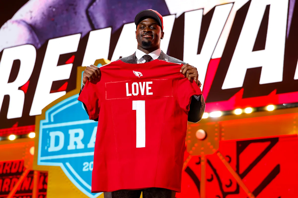 2026 NFL betting -- odds  Jeremiyah Love -- Fernando Mendoza Benefited to win Offensive Rookie of the Year hits headlines