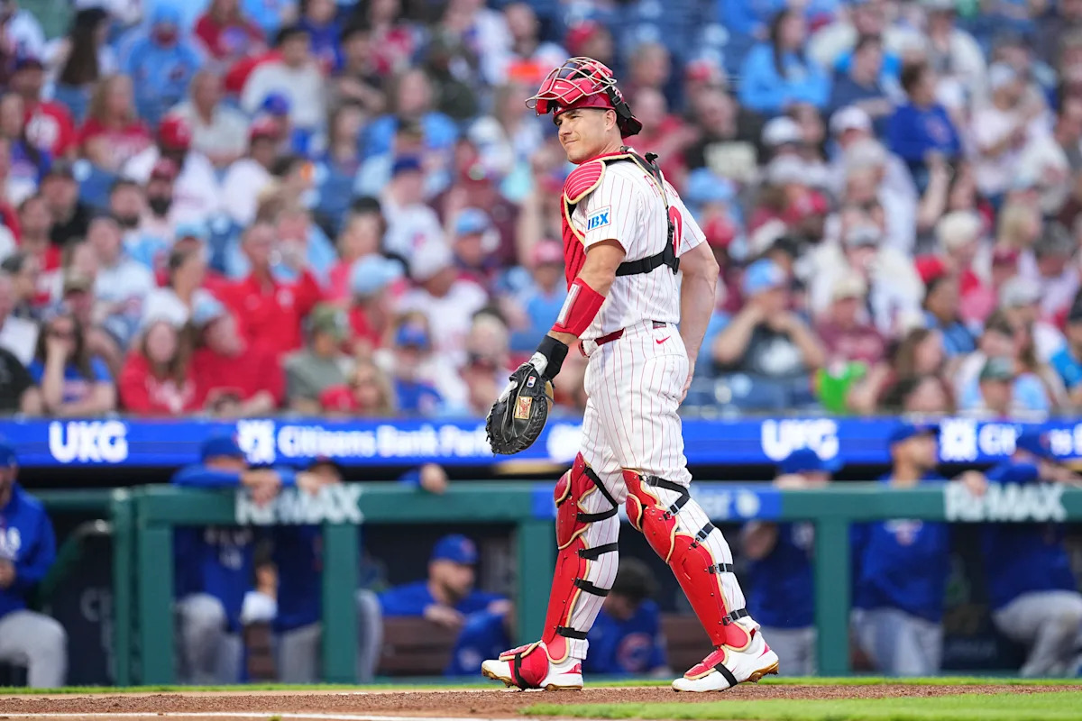 Phillies reportedly to place catcher J.T. Realmuto on IL with lower back injury hits headlines