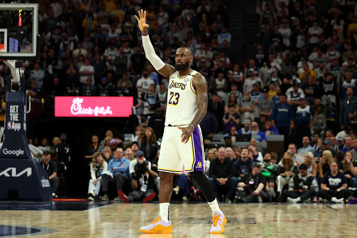 LeBron reportedly hasn't had buyout or trade talks -- is expected to report to Lakers camp making waves