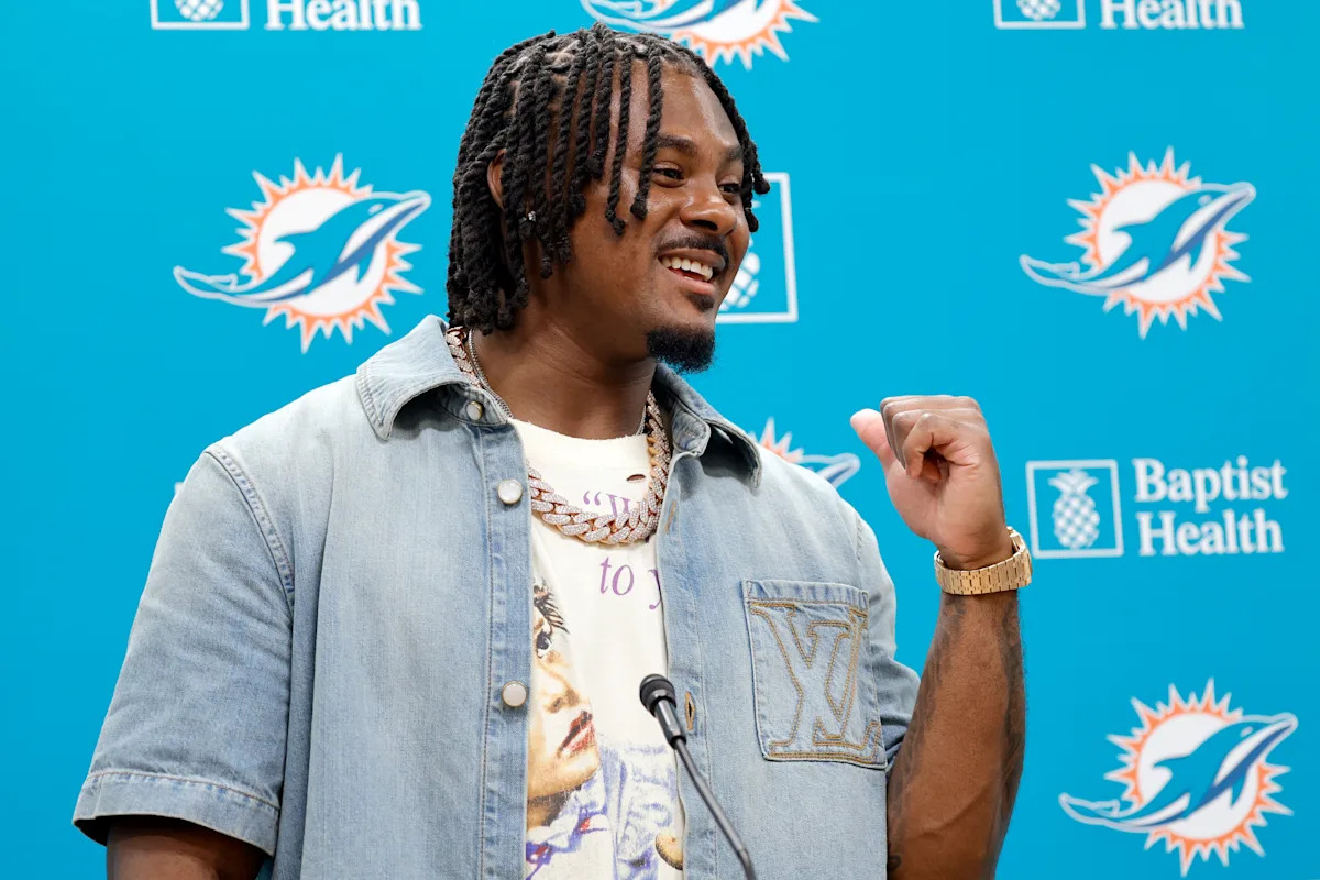 Dolphins QB Malik Willis throws embarrassing Initial pitch at Marlins Battle  'I slipped' reported globally