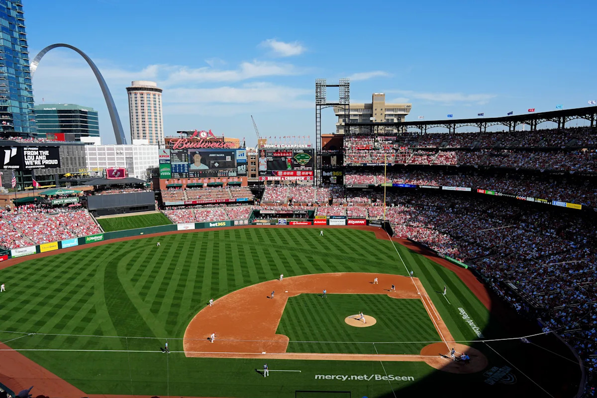 Man stabbed to death at Busch Stadium after Cardinals' loss to Dodgers hits headlines