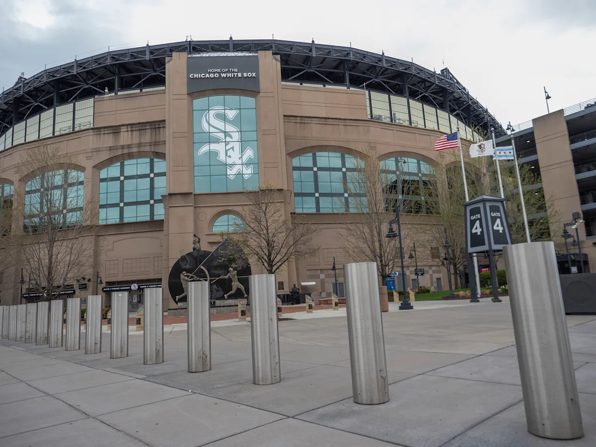 White Sox anthem singer alert at hospital after collapsing on Playing surface before Battle reported globally