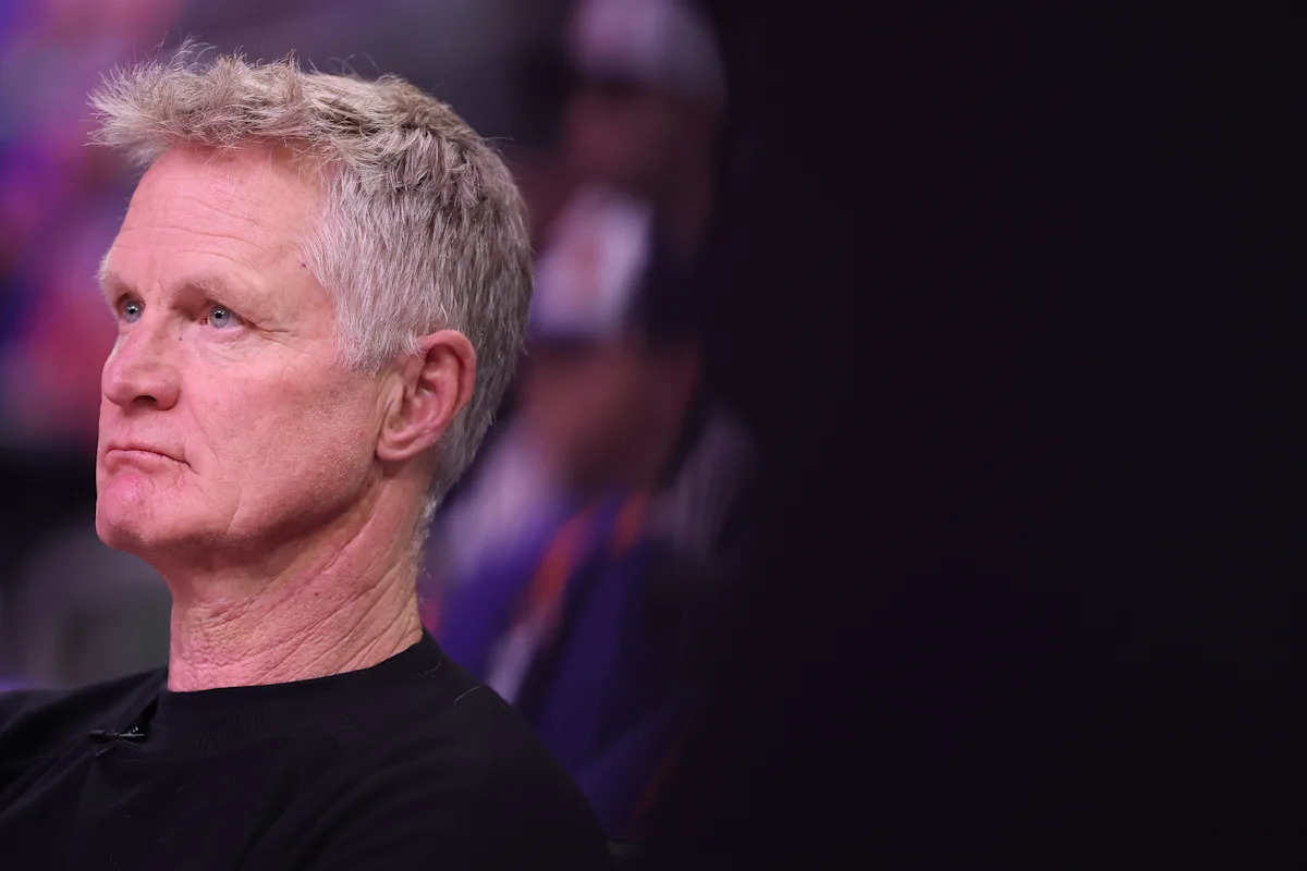 Steve Kerr regrets calling President Trump a 'buffoon' -- 'weak' comments on Hong Kong observed today