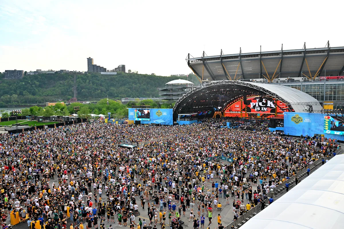 Pittsburgh sets NFL Draft attendance Top historic total with 805,000 fans over 3 days hits headlines