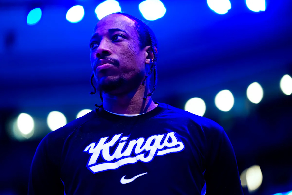 Kings reportedly waiving DeMar DeRozan after trade talks stall reported globally