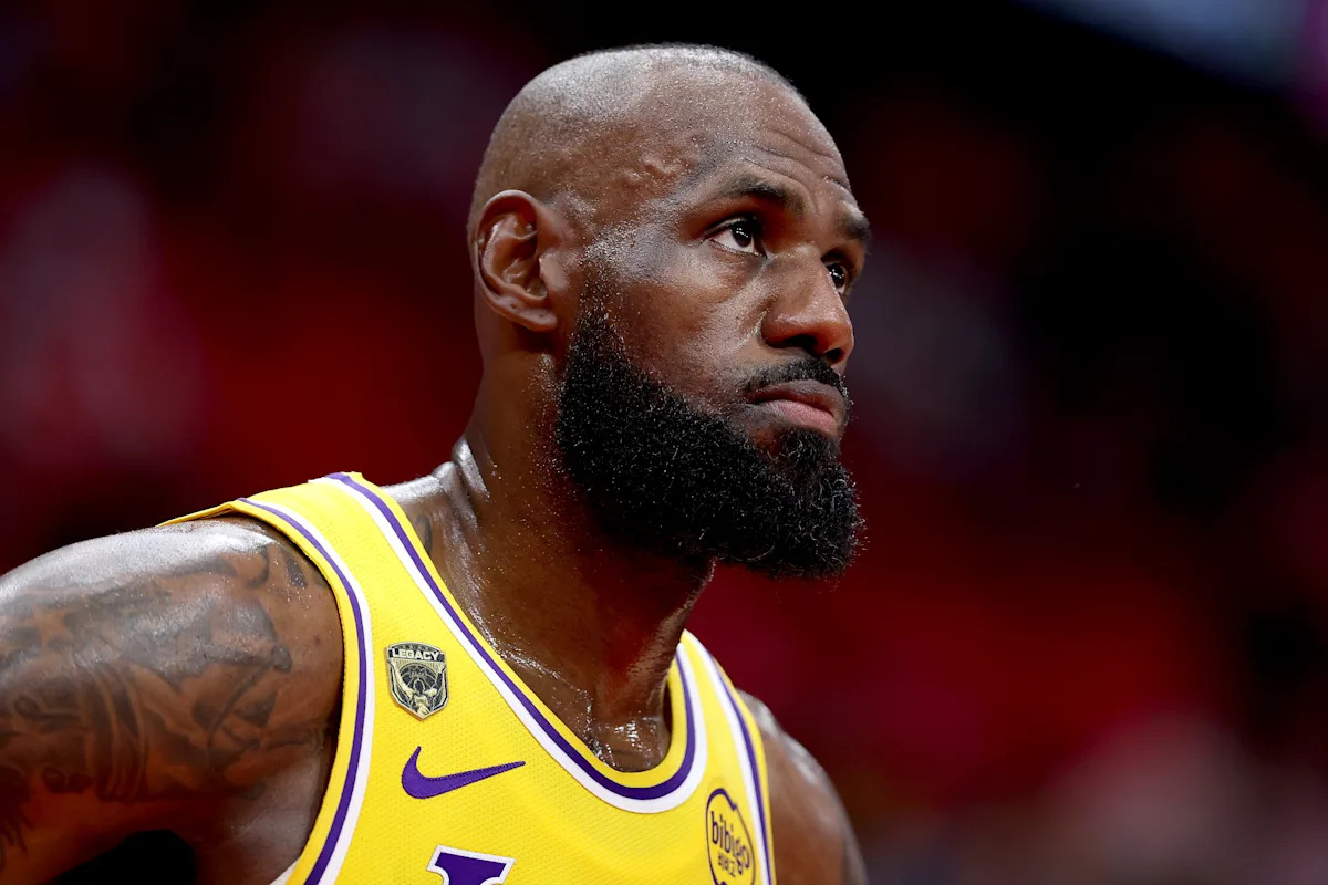 LeBron James takes blame for turnovers -- poor performance in Contest 4 loss to Rockets reported globally