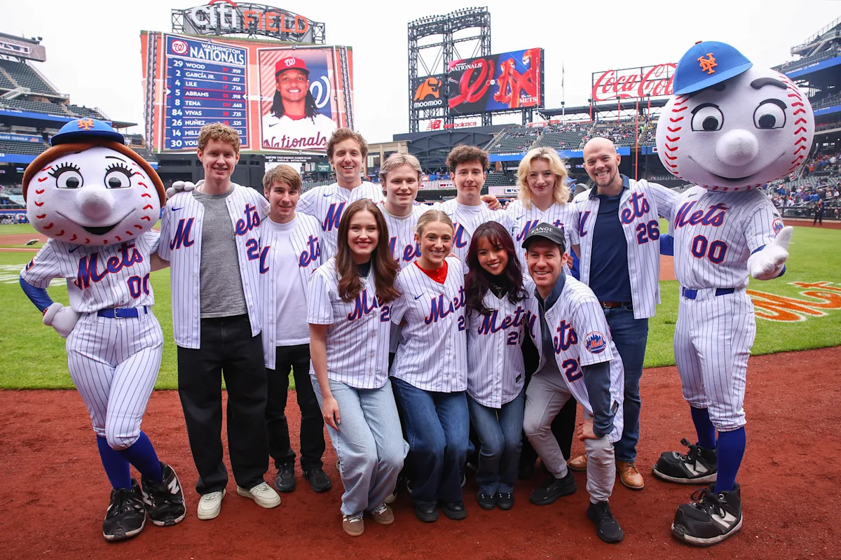 U.S. Figure Skating tries (and mostly fails) to throw Inaugural pitch at Mets Battle creates buzz