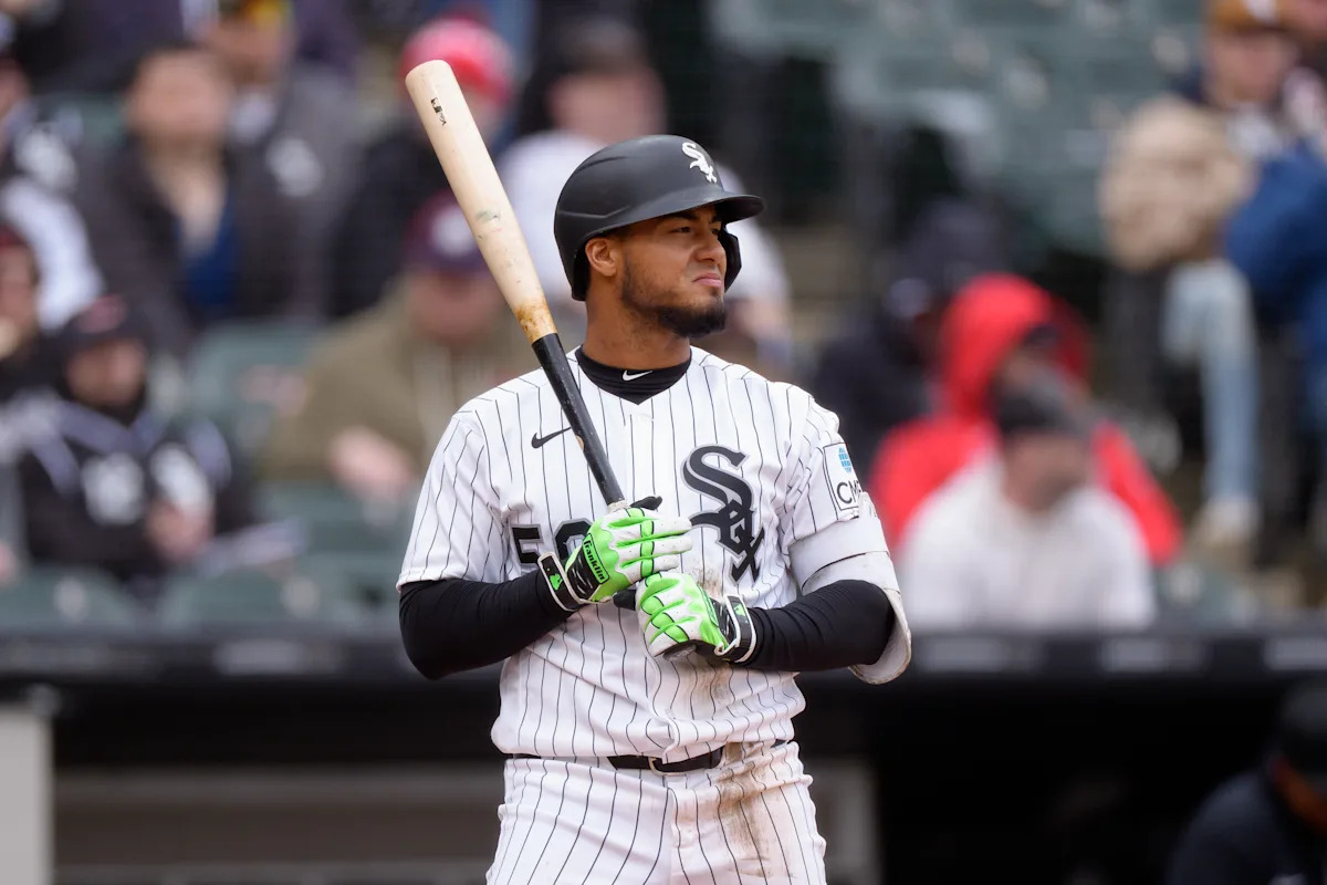 Blue Jays acquire infielder Lenyn Sosa from White Sox to fill injured spots in lineup